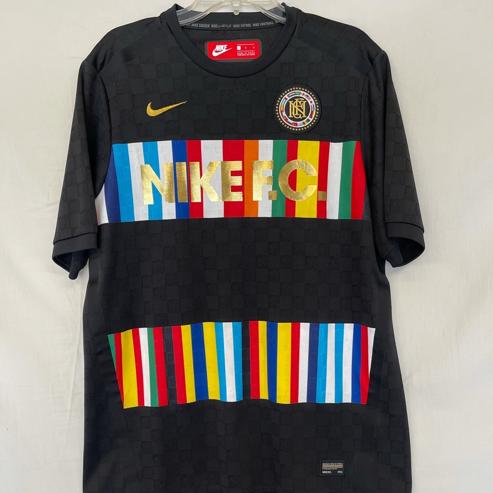 NIKE F.C flags Soccer Jersey. Large
